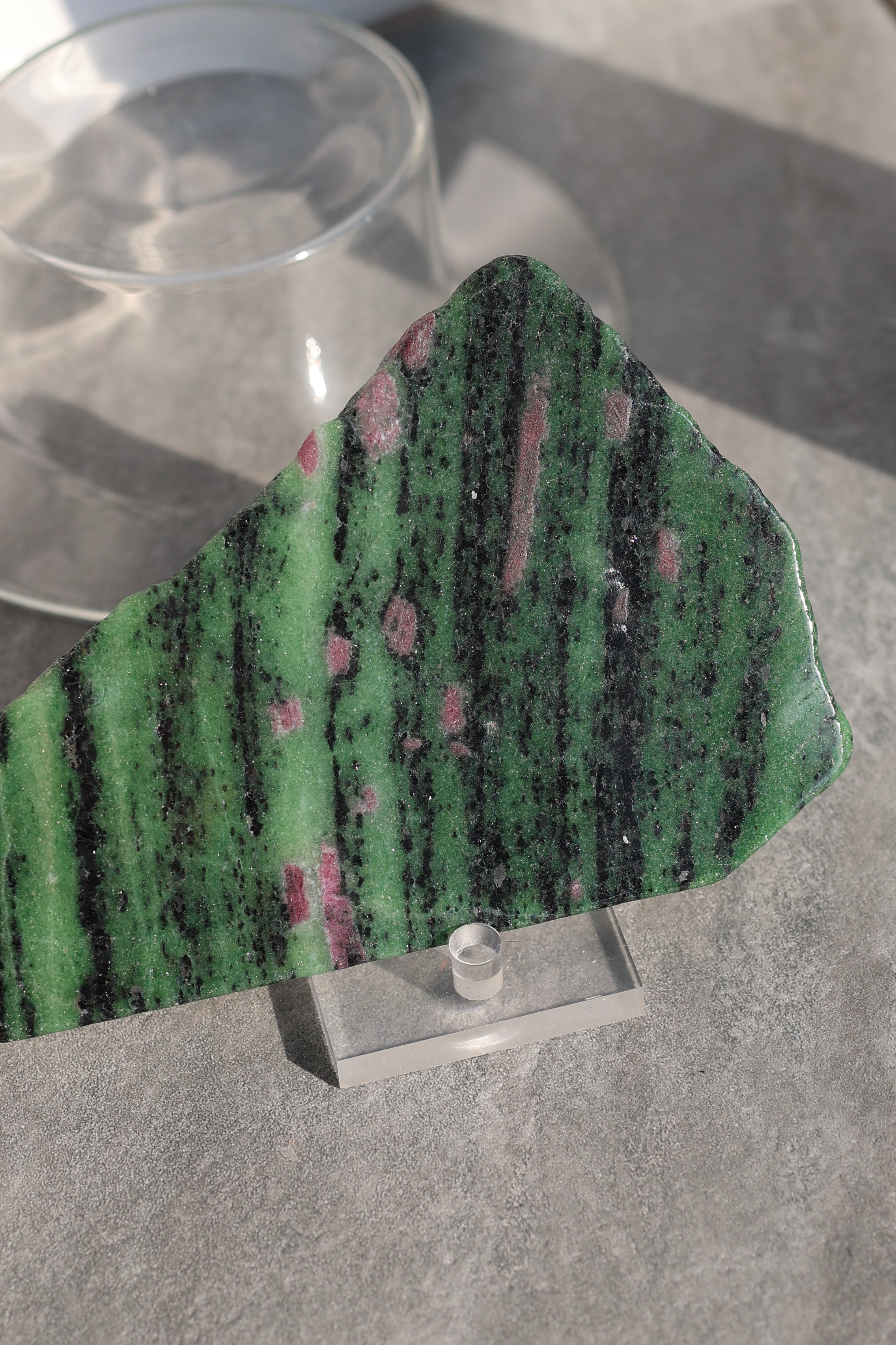 ルビーインゾイサイト｜プレートマダガスカル産｜天然石 鉱物標本