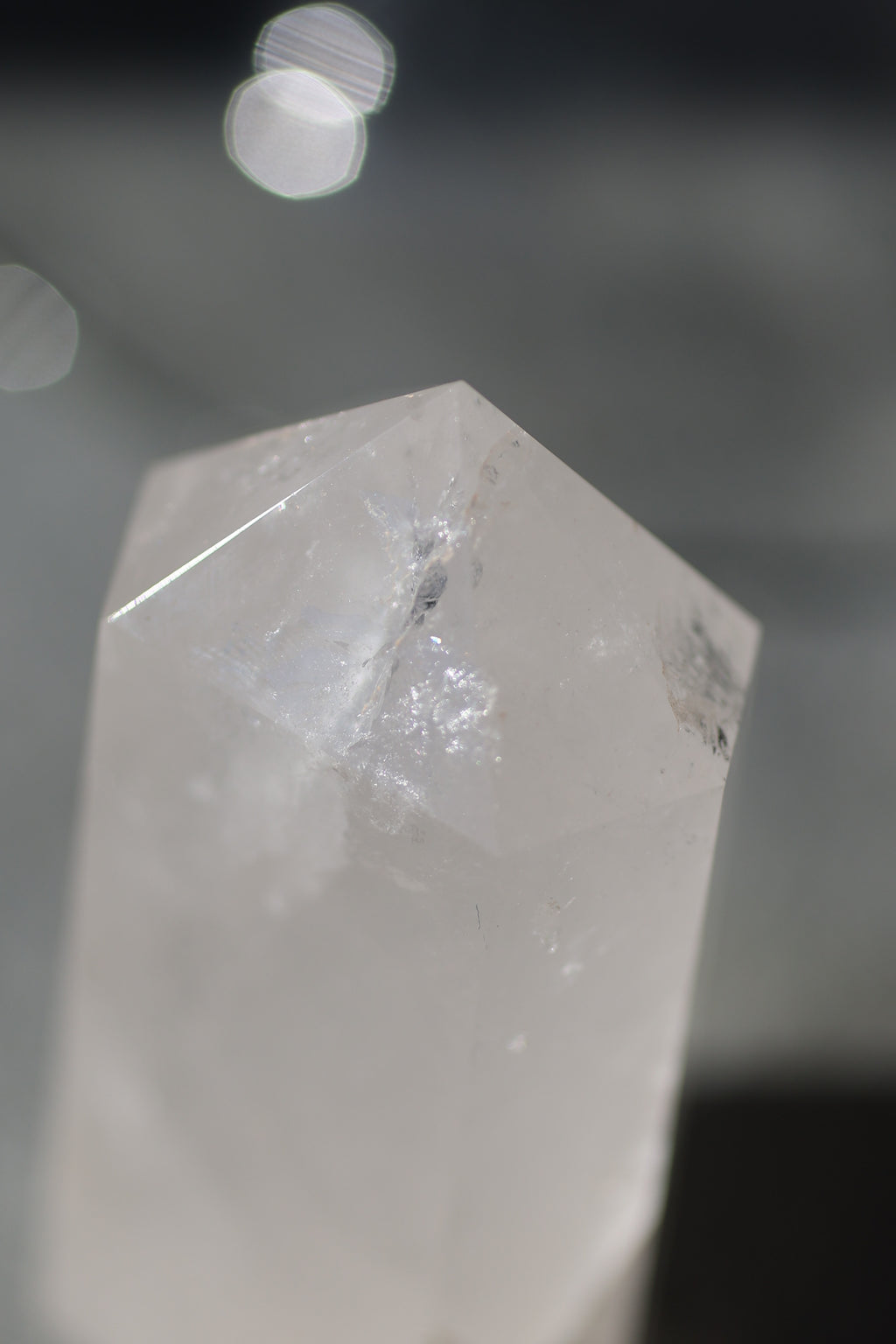 水晶タワー｜ポリッシュ「澄んだ風」マダガスカル産｜天然石 鉱物標本