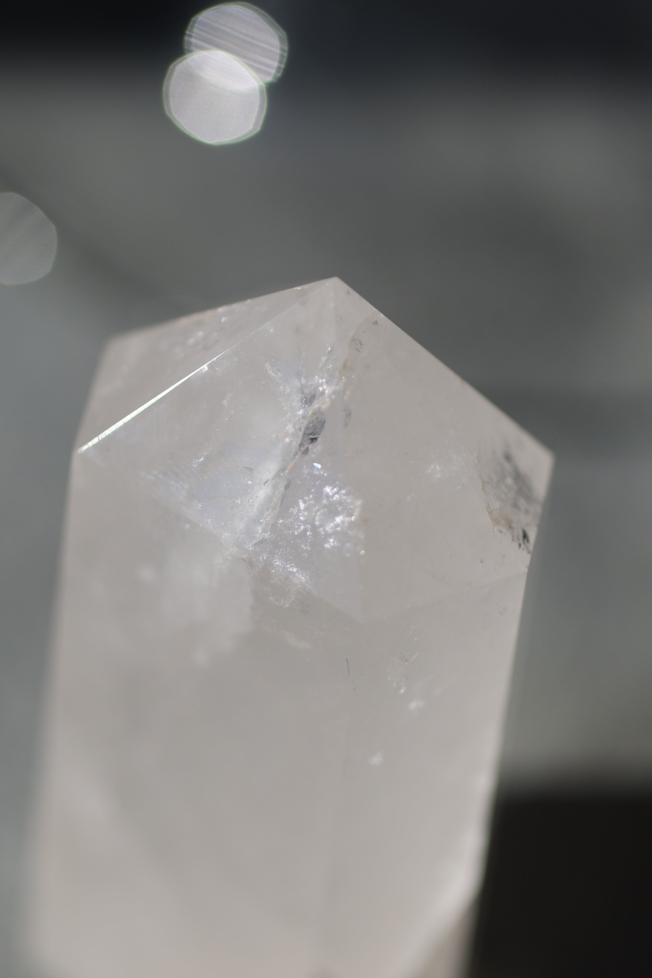 水晶タワー｜ポリッシュ「澄んだ風」マダガスカル産｜天然石 鉱物標本