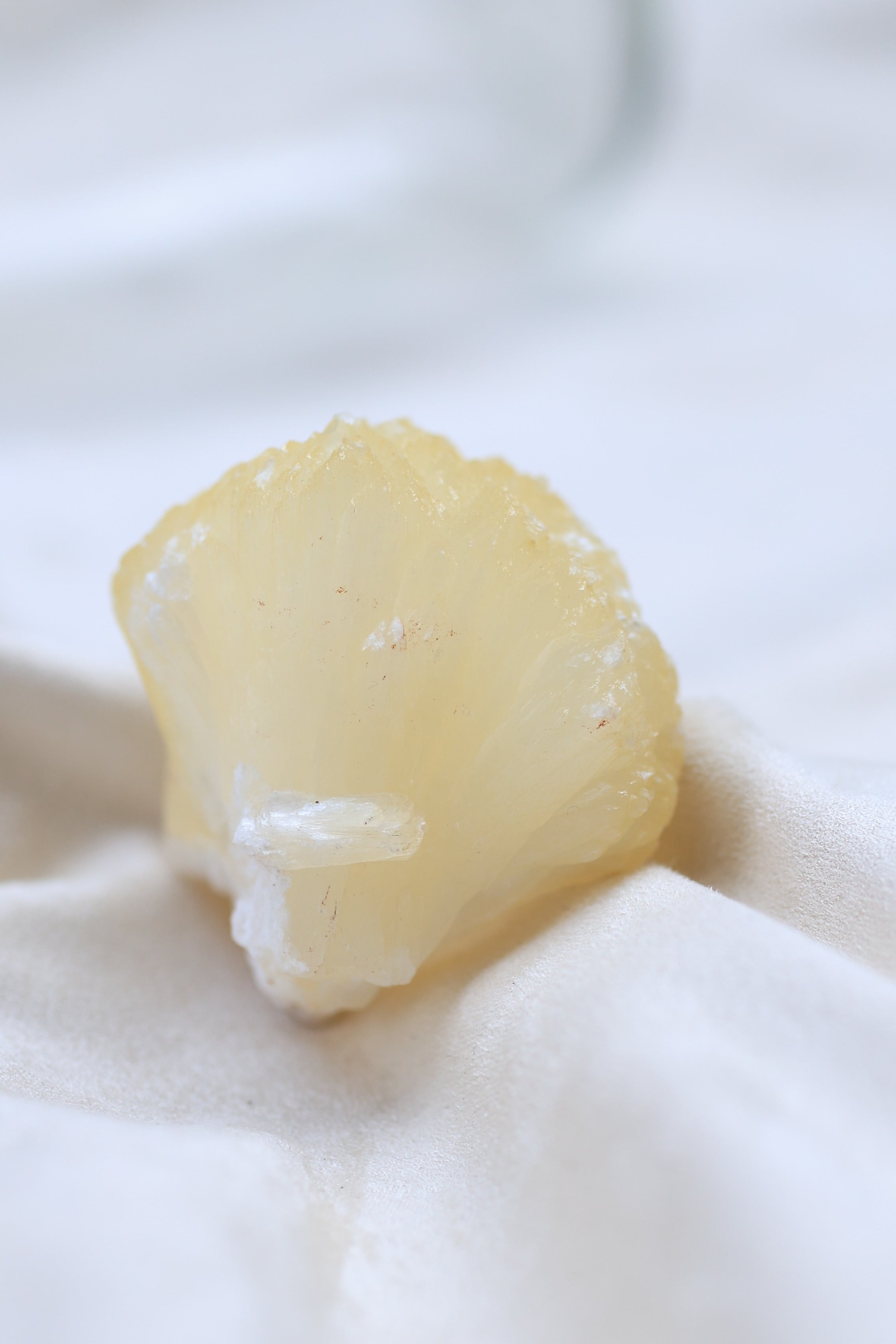 イエロースティルバイト「陽だまりの欠片」インド産｜天然石 原石 鉱物標本