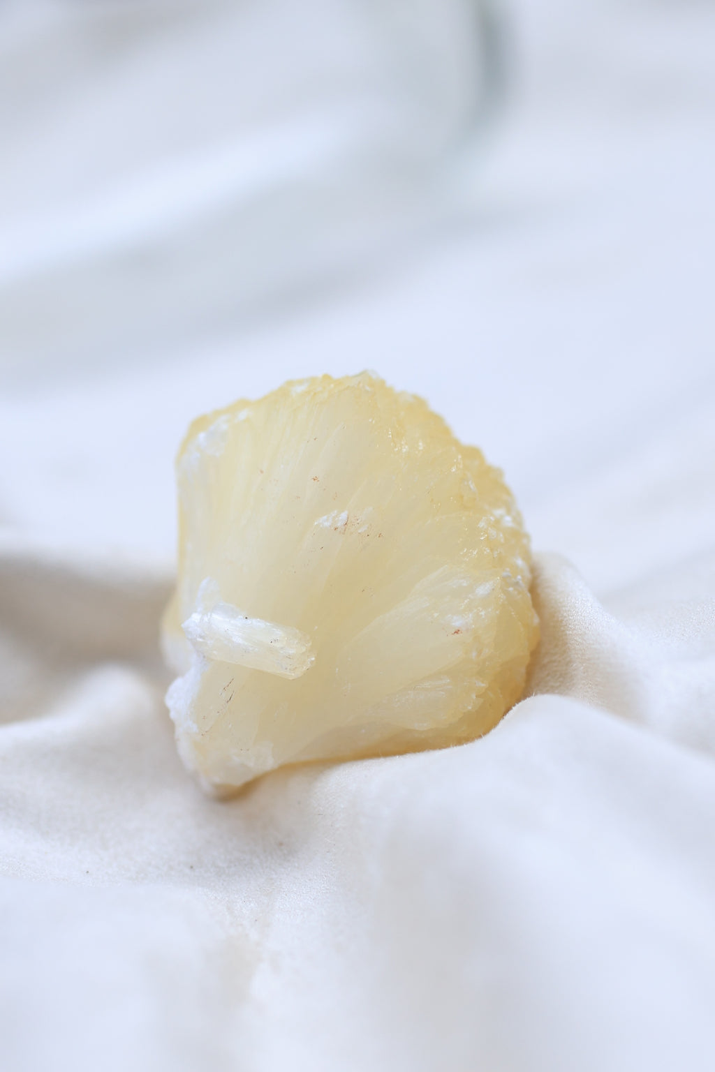 イエロースティルバイト「陽だまりの欠片」インド産｜天然石 原石 鉱物標本