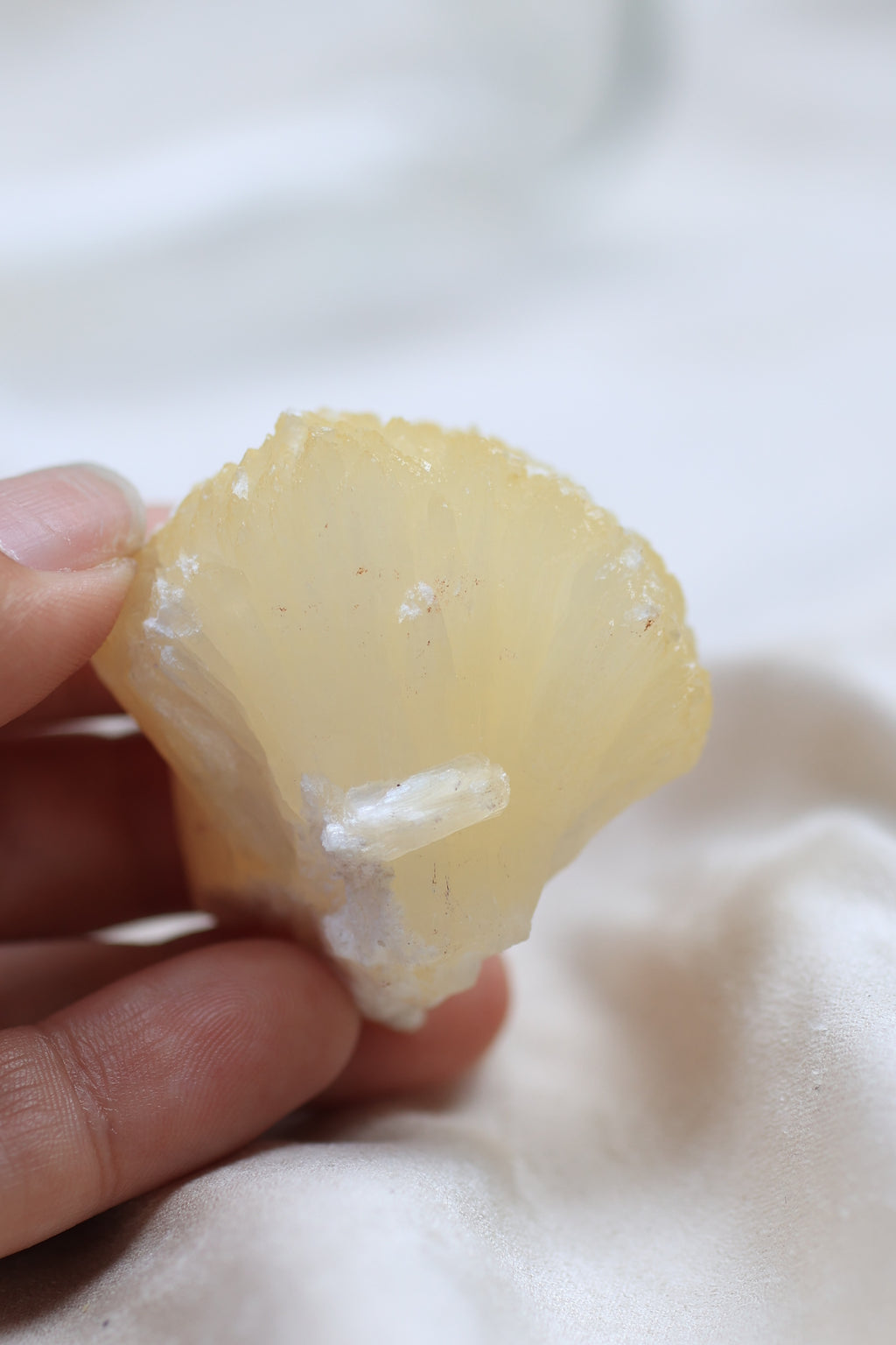 イエロースティルバイト「陽だまりの欠片」インド産｜天然石 原石 鉱物標本