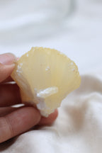 イエロースティルバイト「陽だまりの欠片」インド産｜天然石 原石 鉱物標本