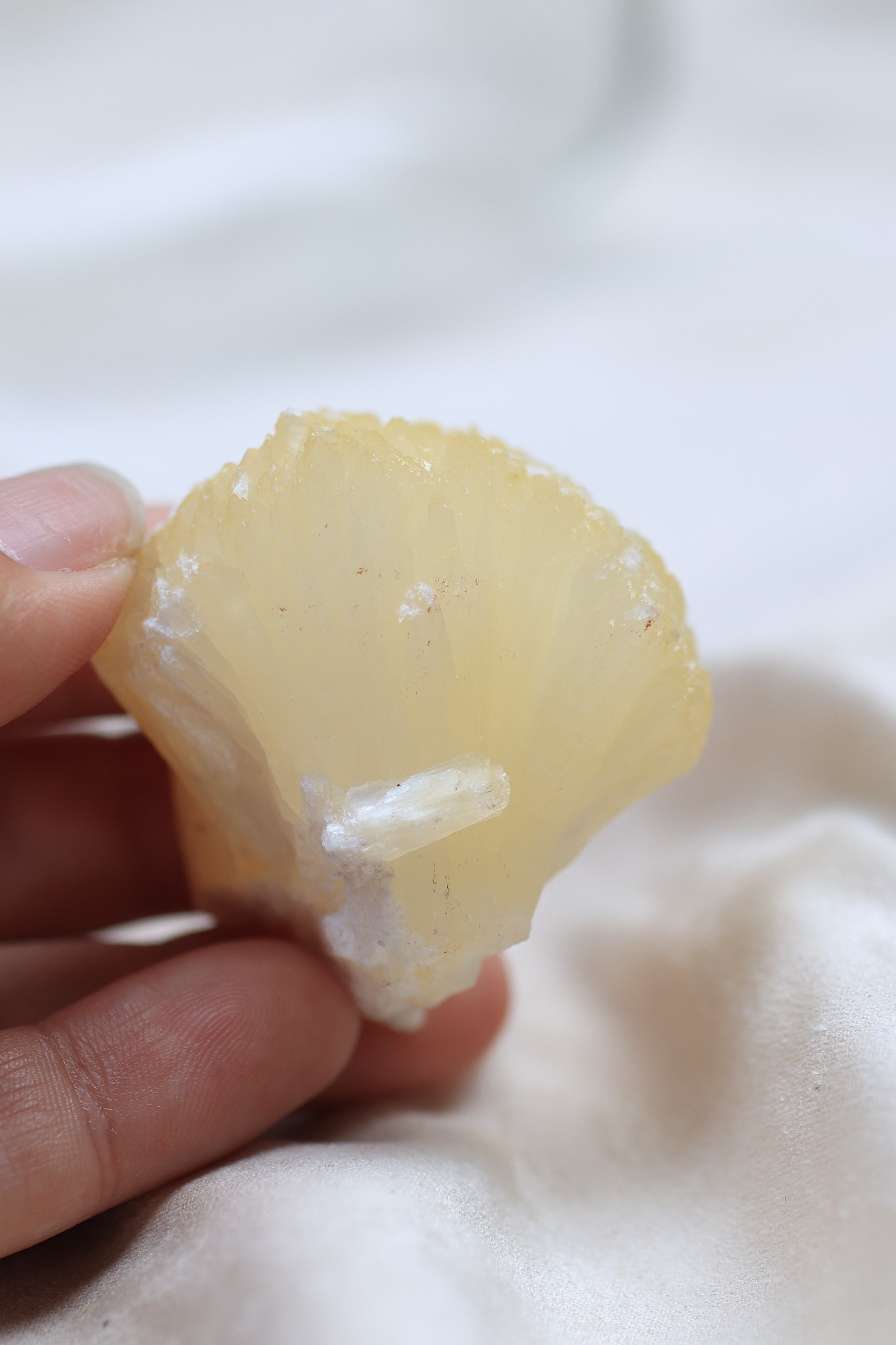イエロースティルバイト「陽だまりの欠片」インド産｜天然石 原石 鉱物標本