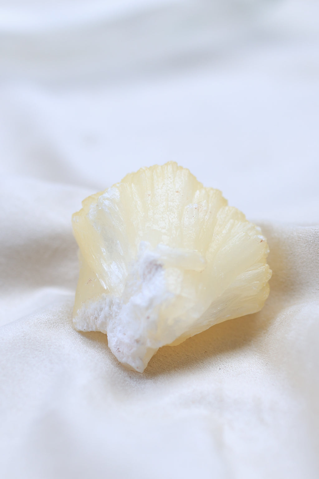 イエロースティルバイト「陽だまりの欠片」インド産｜天然石 原石 鉱物標本