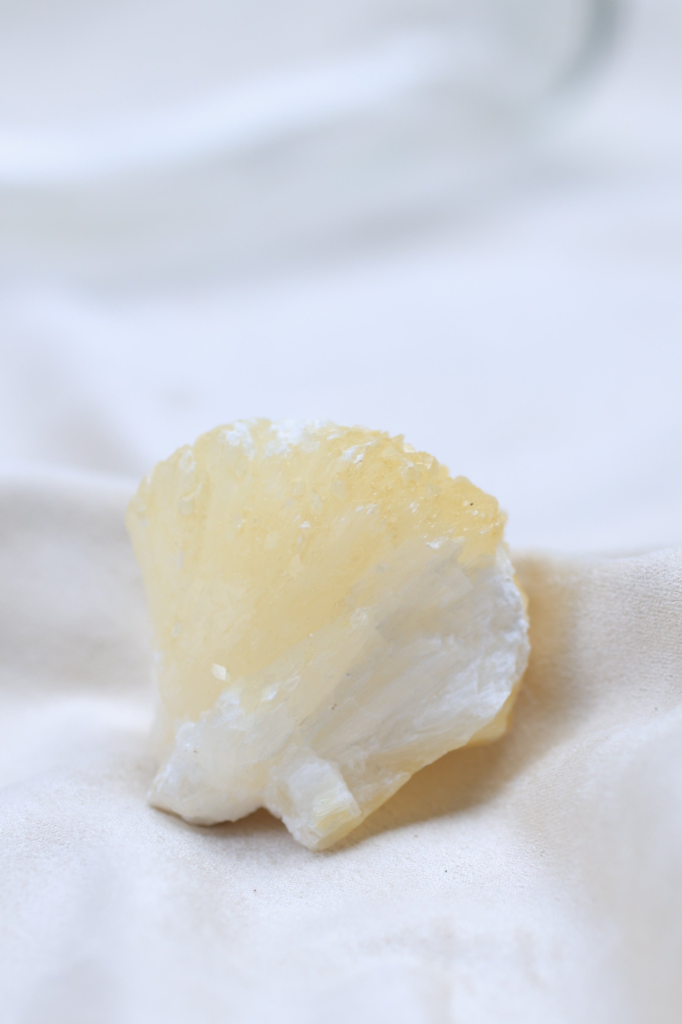 イエロースティルバイト「陽だまりの欠片」インド産｜天然石 原石 鉱物標本