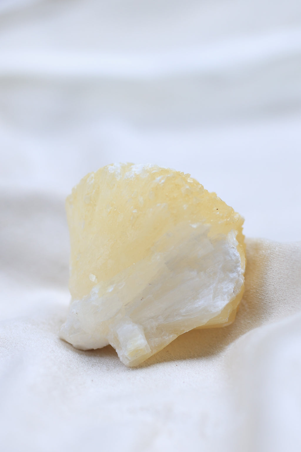 イエロースティルバイト「陽だまりの欠片」インド産｜天然石 原石 鉱物標本