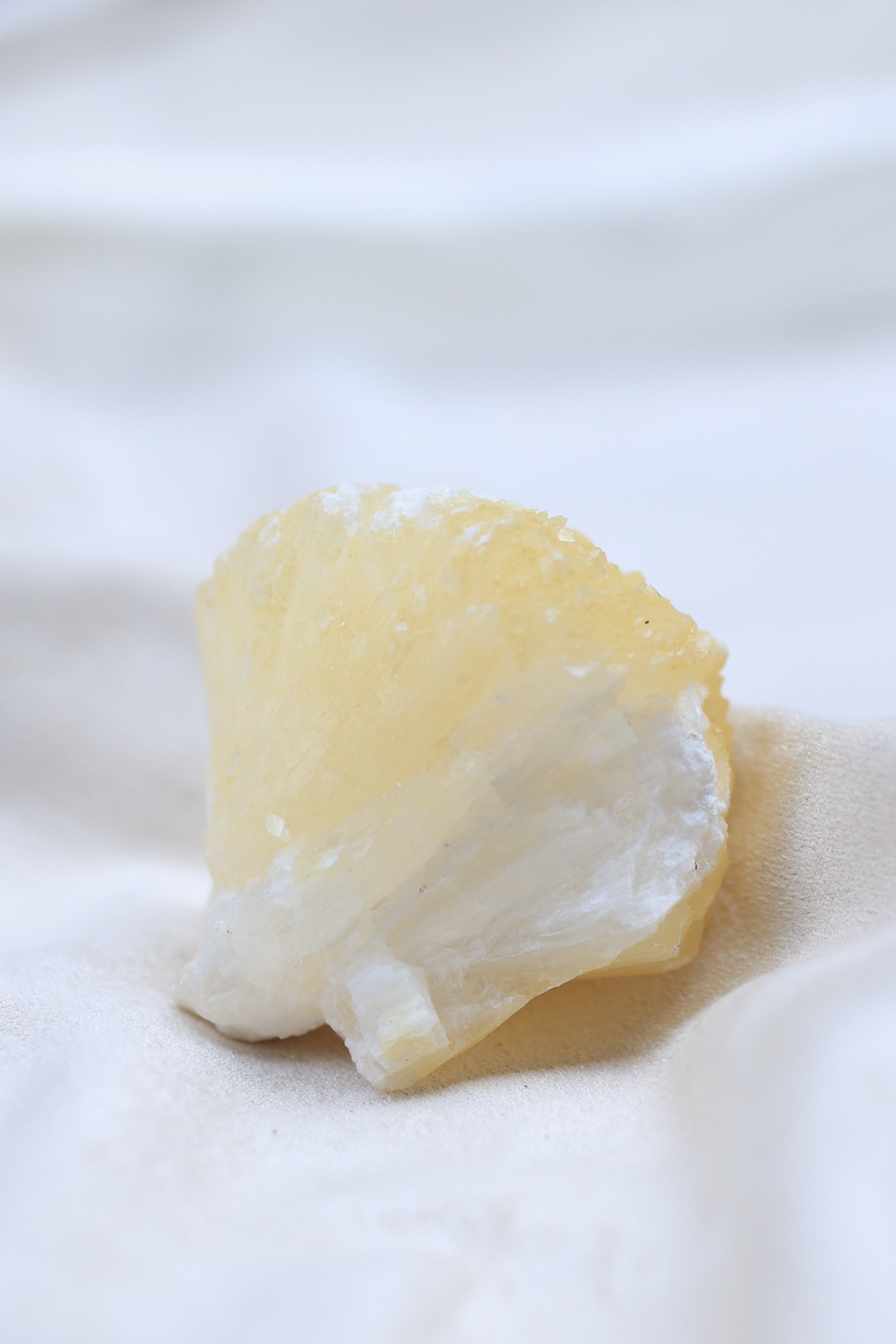 イエロースティルバイト「陽だまりの欠片」インド産｜天然石 原石 鉱物標本
