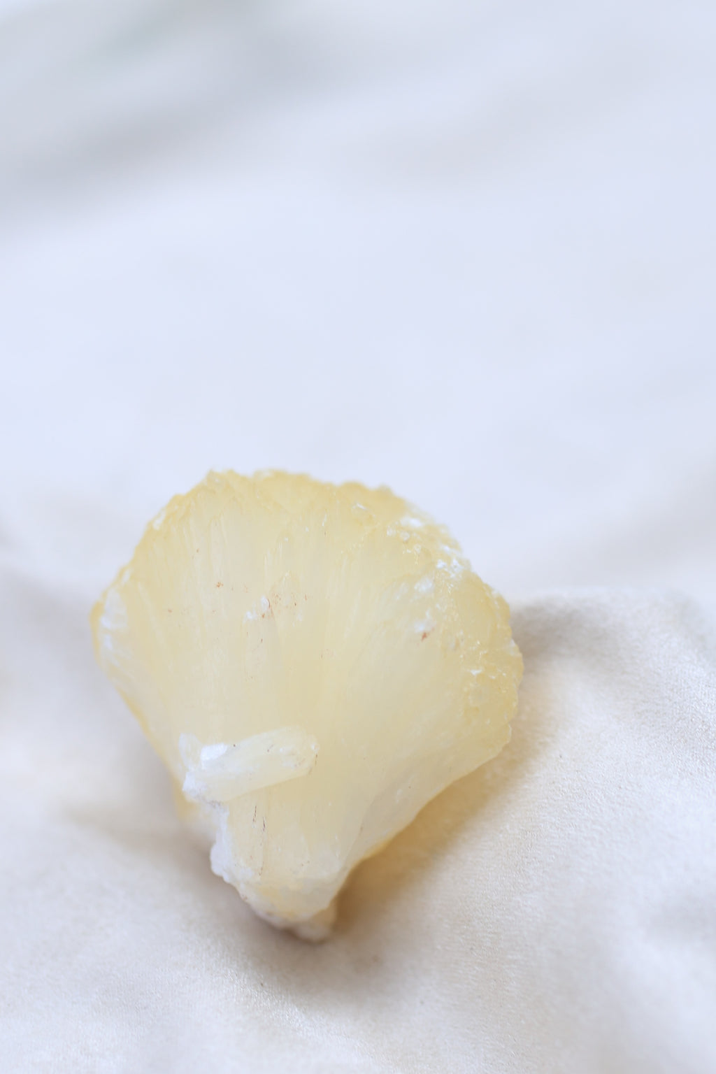 イエロースティルバイト「陽だまりの欠片」インド産｜天然石 原石 鉱物標本