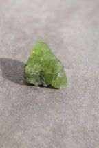 ペリドット「煌めく緑」パキスタン産｜天然石 原石 鉱物標本