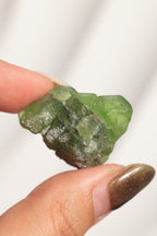 ペリドット「煌めく緑」パキスタン産｜天然石 原石 鉱物標本