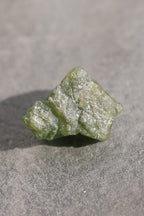 ペリドット「煌めく緑」パキスタン産｜天然石 原石 鉱物標本